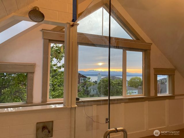 6716 37th Avenue SW, Seattle, WA 98126