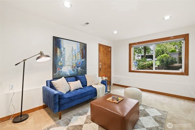 6716 37th Avenue SW, Seattle, WA 98126