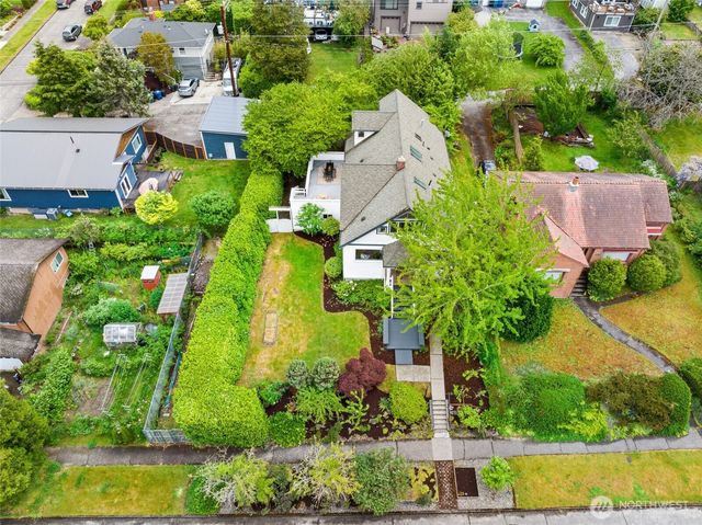 6716 37th Avenue SW, Seattle, WA 98126