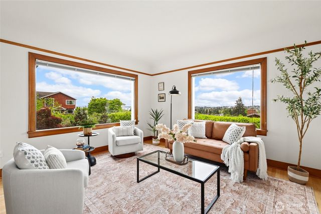 6716 37th Avenue SW, Seattle, WA 98126