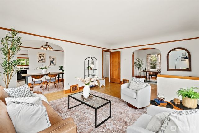 6716 37th Avenue SW, Seattle, WA 98126