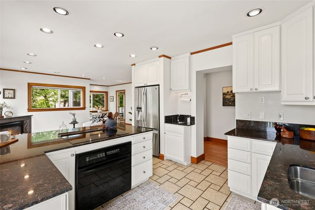 6716 37th Avenue SW, Seattle, WA 98126
