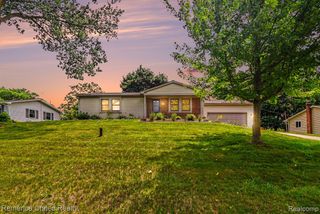 136 Endicott Drive, Howell, MI 48843