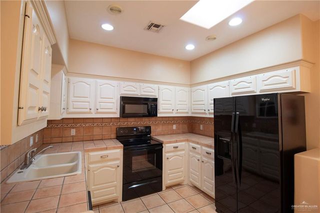 113 E Yucca Avenue, Mcallen, TX 78504