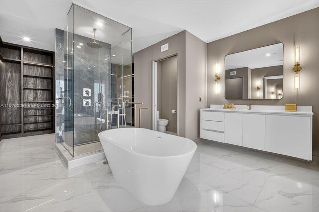 711 NE 23rd Ter PH-5904, Miami, FL 33137