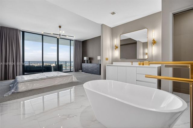 711 NE 23rd Ter PH-5904, Miami, FL 33137