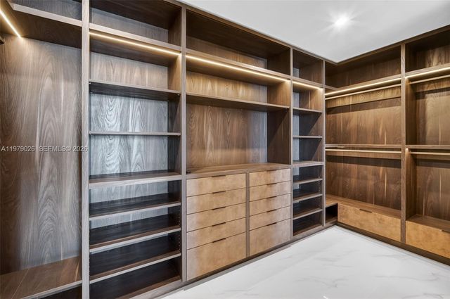 711 NE 23rd Ter PH-5904, Miami, FL 33137