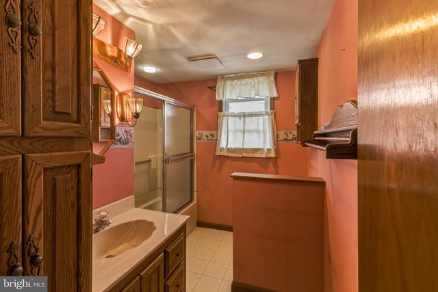 231 GREENWOOD AVE, Gloucester City, NJ 08030