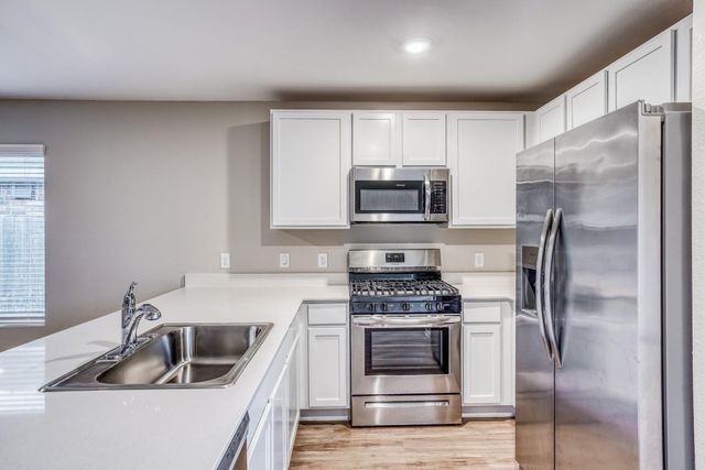 9214 Burnet Fields Drive, Baytown, TX 77521