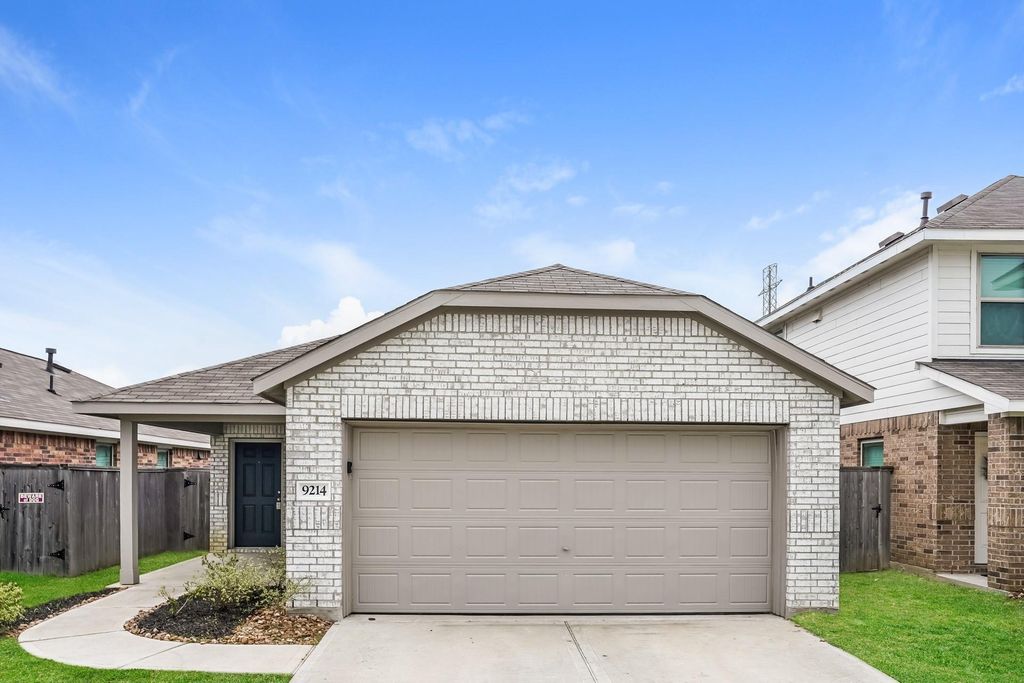 9214 Burnet Fields Drive, Baytown, TX 77521