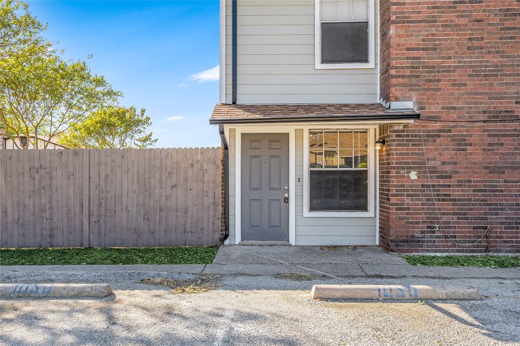 1044 Southmoor Drive 1050, Arlington, TX 76010