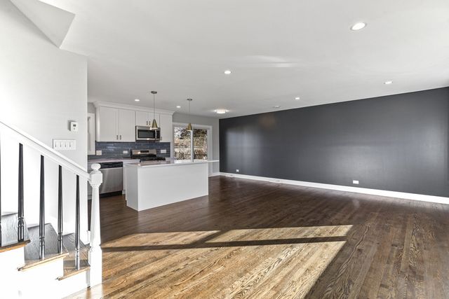 8409 Newland Avenue, Burbank, IL 60459