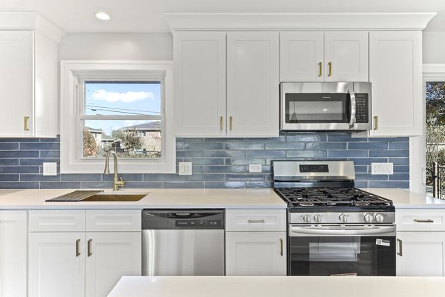 8409 Newland Avenue, Burbank, IL 60459