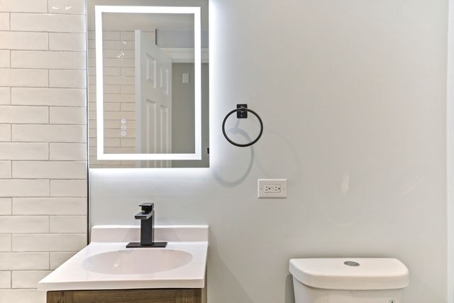 8409 Newland Avenue, Burbank, IL 60459