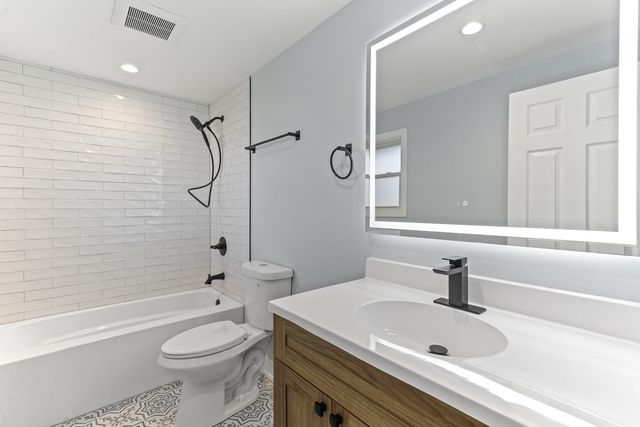 8409 Newland Avenue, Burbank, IL 60459