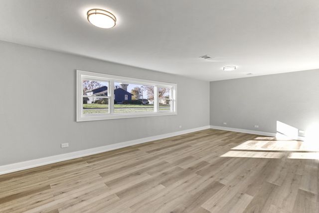 8409 Newland Avenue, Burbank, IL 60459