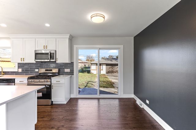 8409 Newland Avenue, Burbank, IL 60459