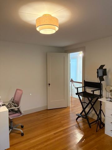 60 Rencelau St, Springfield, MA 01118