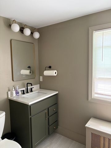 60 Rencelau St, Springfield, MA 01118