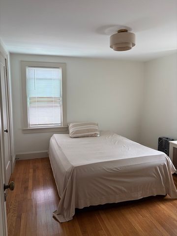 60 Rencelau St, Springfield, MA 01118