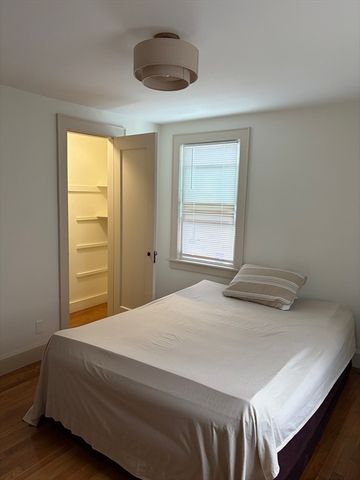 60 Rencelau St, Springfield, MA 01118