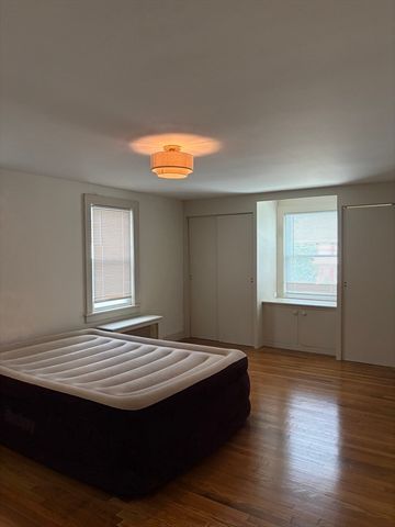 60 Rencelau St, Springfield, MA 01118