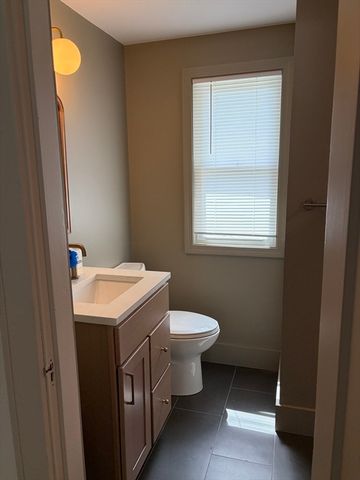 60 Rencelau St, Springfield, MA 01118