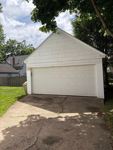 60 Rencelau St, Springfield, MA 01118
