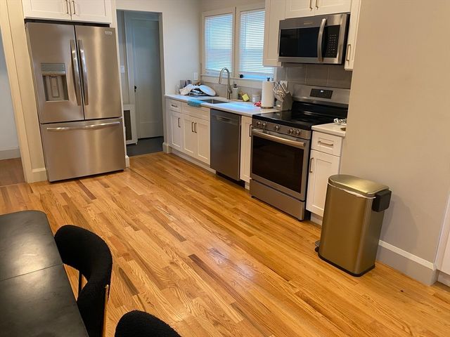 60 Rencelau St, Springfield, MA 01118