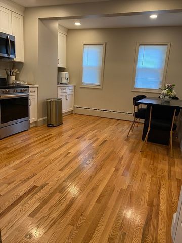 60 Rencelau St, Springfield, MA 01118