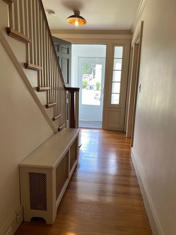 60 Rencelau St, Springfield, MA 01118