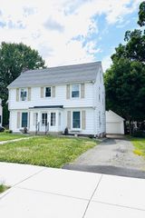 60 Rencelau St, Springfield, MA 01118