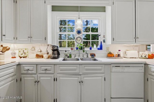 206 Ramblewood Drive, Mount Olive, NC 28365