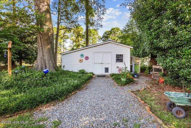 206 Ramblewood Drive, Mount Olive, NC 28365