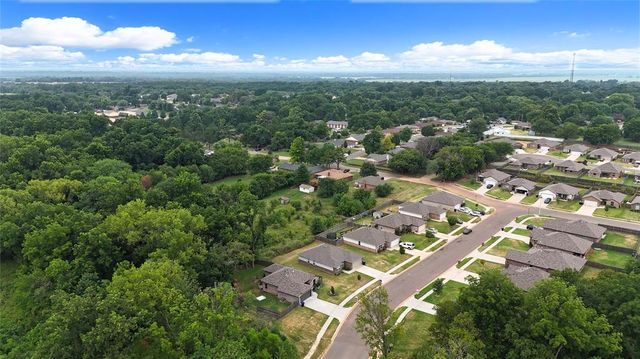 840 Highgarden Circle, Noble, OK 73068