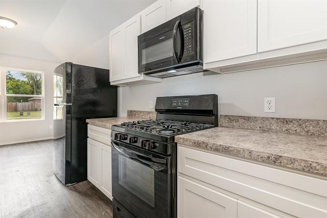 840 Highgarden Circle, Noble, OK 73068