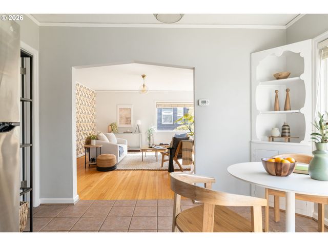 6716 N COMMERCIAL Ave, Portland, OR 97217