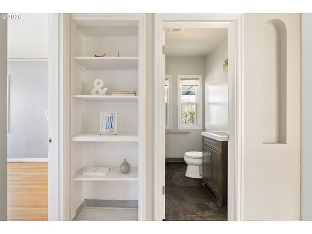 6716 N COMMERCIAL Ave, Portland, OR 97217