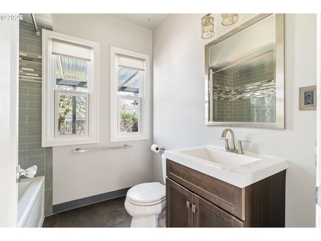 6716 N COMMERCIAL Ave, Portland, OR 97217