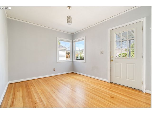 6716 N COMMERCIAL Ave, Portland, OR 97217