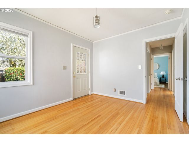 6716 N COMMERCIAL Ave, Portland, OR 97217