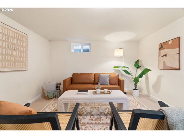 6716 N COMMERCIAL Ave, Portland, OR 97217