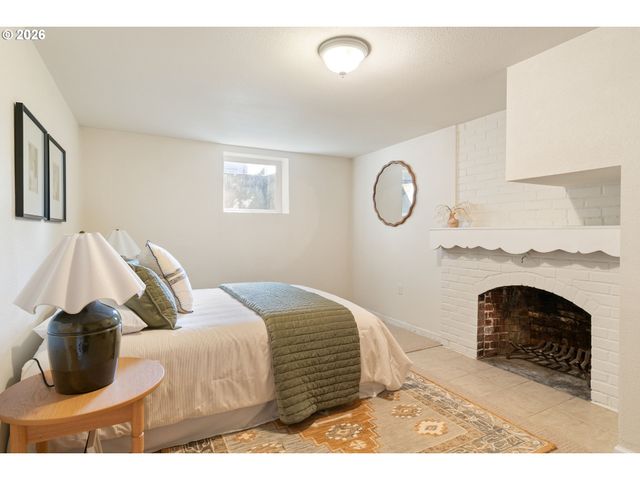 6716 N COMMERCIAL Ave, Portland, OR 97217