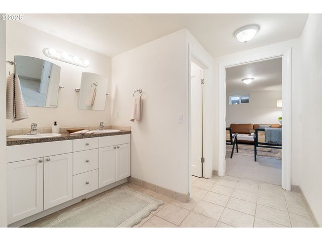 6716 N COMMERCIAL Ave, Portland, OR 97217