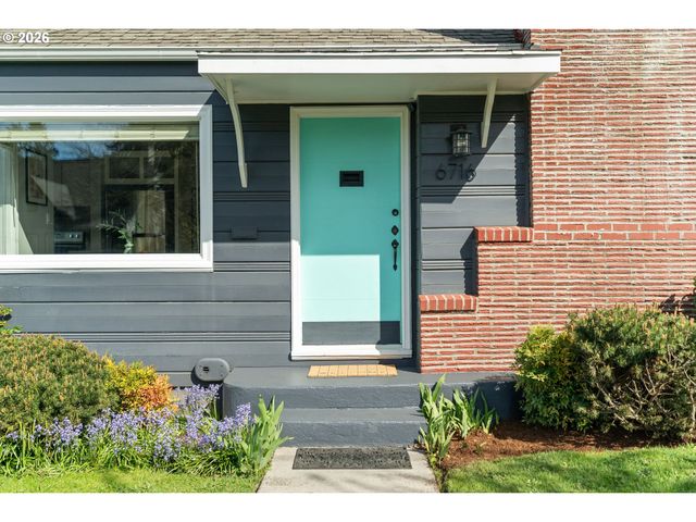 6716 N COMMERCIAL Ave, Portland, OR 97217