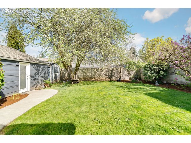 6716 N COMMERCIAL Ave, Portland, OR 97217