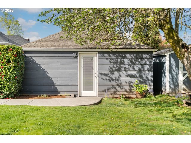 6716 N COMMERCIAL Ave, Portland, OR 97217