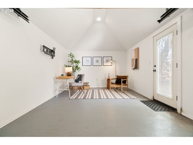 6716 N COMMERCIAL Ave, Portland, OR 97217