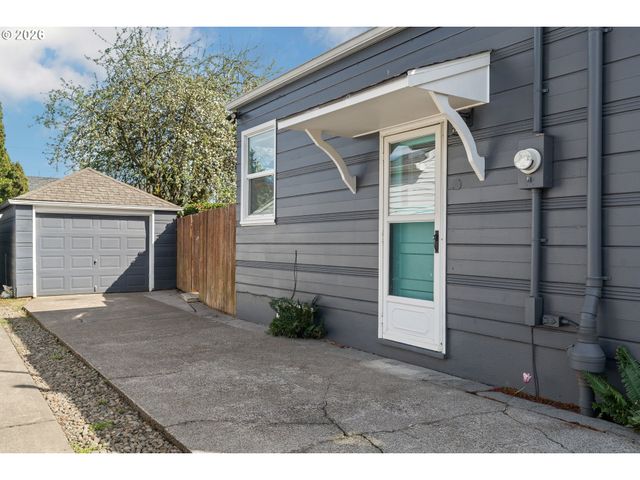 6716 N COMMERCIAL Ave, Portland, OR 97217