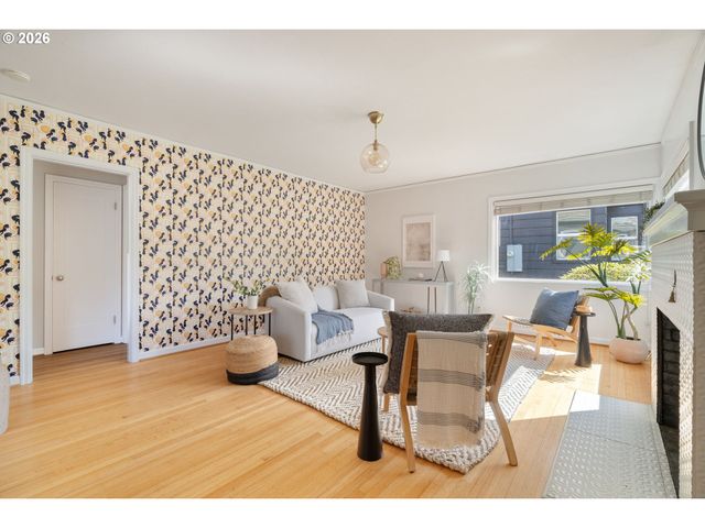 6716 N COMMERCIAL Ave, Portland, OR 97217